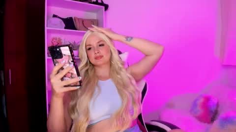 Snapshot of mila_violet chatting on 11-05-25, 02:44 Mila online show from 11-05-25, 02:44