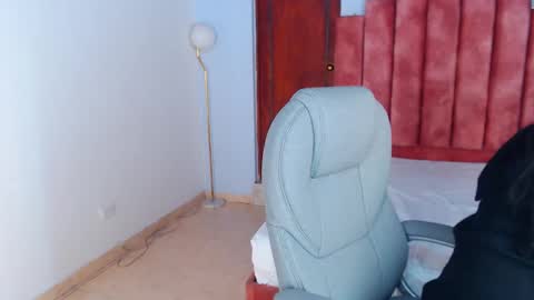 Snapshot of milaa_star chatting on 10-09-25, 04:10 milaa_star online show from 10-09-25, 04:10