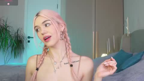 Mila and u can call me sweet bunny online show from 04-04-26, 10:02