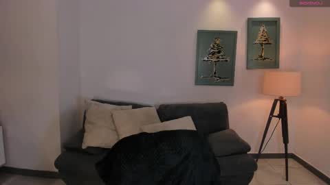 Mila online show from 09-29-25, 12:16