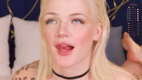 Snapshot of milademies chatting on 01-04-25, 04:44 Miss Cutie online show from 01-04-25, 04:44