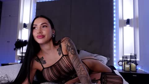 Snapshot of miladenver chatting on 12-19-25, 02:13 Mila online show from 12-19-25, 02:13