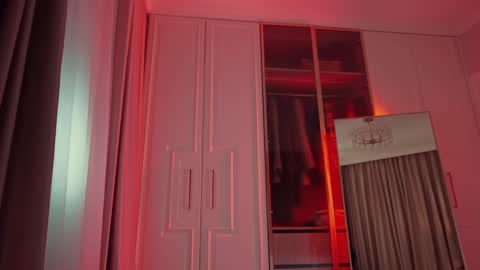 Snapshot of miladystarlight chatting on 11-16-25, 04:01 online show from 11-16-25, 04:01