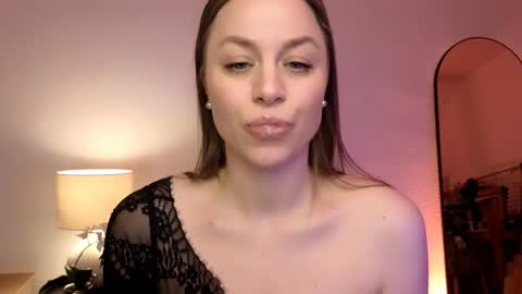 Snapshot of milafleur chatting on 01-12-25, 09:08 Mila Fleur online show from 01-12-25, 09:08