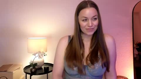 Snapshot of milafleur chatting on 01-16-25, 09:05 Mila Fleur online show from 01-16-25, 09:05