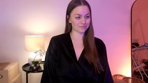 Snapshot of milafleur chatting on 02-14-25, 03:05 Mila Fleur online show from 02-14-25, 03:05