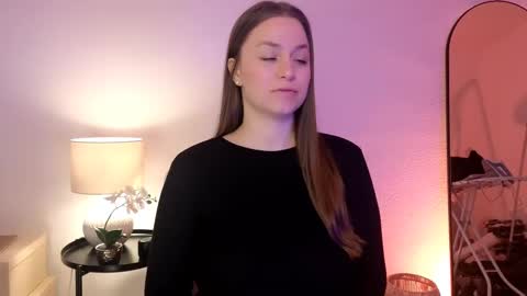 Snapshot of milafleur chatting on 02-15-25, 09:05 Mila Fleur online show from 02-15-25, 09:05