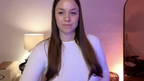 Snapshot of milafleur chatting on 03-10-25, 03:20 Mila Fleur online show from 03-10-25, 03:20