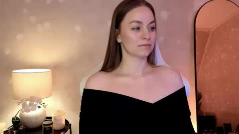 Snapshot of milafleur chatting on 10-04-25, 02:26 Mila Fleur online show from 10-04-25, 02:26