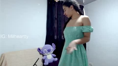 Snapshot of milah_hearrty chatting on 11-02-25, 05:15 Milah online show from 11-02-25, 05:15