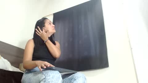 Snapshot of milahot23 chatting on 01-13-25, 10:14 mila online show from 01-13-25, 10:14