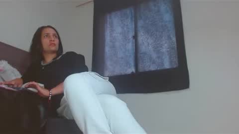 Snapshot of milahot23 chatting on 01-28-25, 03:57 mila online show from 01-28-25, 03:57