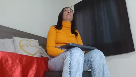 Snapshot of milahot23 chatting on 02-11-25, 06:08 mila online show from 02-11-25, 06:08