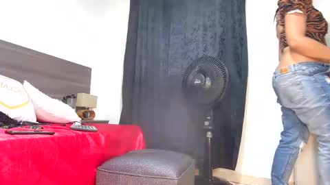 Snapshot of milahot23 chatting on 09-11-25, 04:01 mila online show from 09-11-25, 04:01