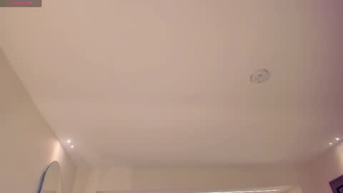 Snapshot of milalawrence_ chatting on 04-22-26, 11:34 Mila online show from 04-22-26, 11:34