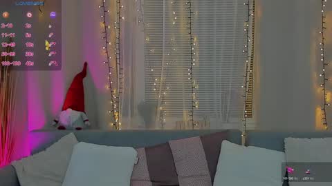 Snapshot of milaloove chatting on 12-20-24, 01:58 Mila online show from 12-20-24, 01:58