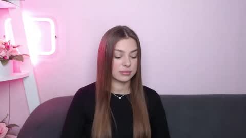 milanaangelas online show from 04-18-26, 04:49