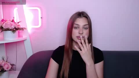 Snapshot of milanaangelas chatting on 06-20-26, 04:48 milanaangelas online show from 06-20-26, 04:48