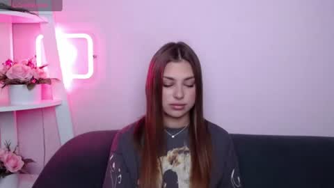 Snapshot of milanaangelas chatting on 06-21-26, 04:59 milanaangelas online show from 06-21-26, 04:59