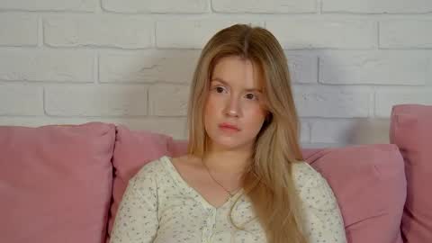 MilanaBalmain online show from 04-15-26, 04:25