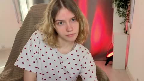 Snapshot of milanarayy chatting on 05-26-26, 05:25 Milaray online show from 05-26-26, 05:25