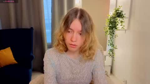 Snapshot of milanarayy chatting on 06-13-26, 05:16 Milaray online show from 06-13-26, 05:16