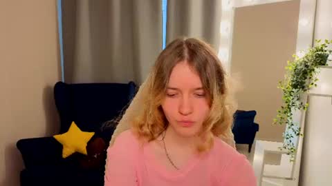 Snapshot of milanarayy chatting on 06-17-26, 05:54 Milaray online show from 06-17-26, 05:54