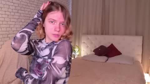 Snapshot of milanarayy chatting on 06-20-26, 05:21 Milaray online show from 06-20-26, 05:21