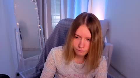Snapshot of milanarayy chatting on 06-22-26, 05:26 Milaray online show from 06-22-26, 05:26