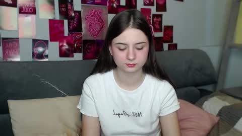 Snapshot of milanaroz chatting on 10-24-25, 05:37 milanaroz online show from 10-24-25, 05:37