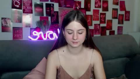 Snapshot of milanaroz chatting on 11-15-25, 06:00 milanaroz online show from 11-15-25, 06:00