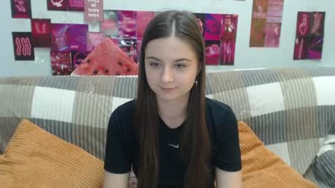 Snapshot of milanaroz chatting on 06-27-26, 12:44 milanaroz online show from 06-27-26, 12:44