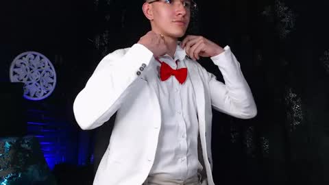 milandavid1 online show from 04-21-26, 06:23