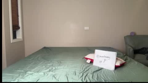 Snapshot of milaniheights chatting on 12-20-25, 10:44 Milani Heights online show from 12-20-25, 10:44