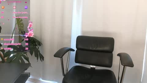 Snapshot of milansantana24 chatting on 02-20-25, 09:09 MILAN SANTANA online show from 02-20-25, 09:09