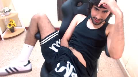 Snapshot of milanzaire chatting on 12-05-24, 02:09 milanzaire online show from 12-05-24, 02:09