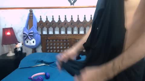 Snapshot of milanzaire chatting on 03-02-25, 02:19 milanzaire online show from 03-02-25, 02:19