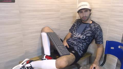 Snapshot of milanzaire chatting on 03-12-25, 02:41 milanzaire online show from 03-12-25, 02:41