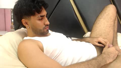 Snapshot of milanzaire chatting on 10-09-25, 11:14 milanzaire online show from 10-09-25, 11:14