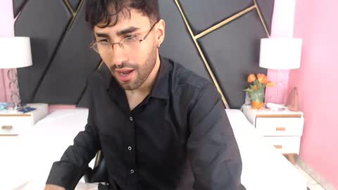 Snapshot of milanzaire chatting on 10-12-25, 12:31 milanzaire online show from 10-12-25, 12:31