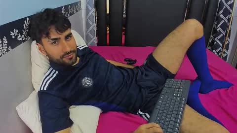 Snapshot of milanzaire chatting on 10-18-25, 12:24 milanzaire online show from 10-18-25, 12:24