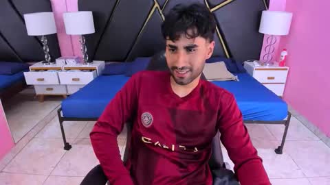 Snapshot of milanzaire chatting on 10-28-25, 01:31 milanzaire online show from 10-28-25, 01:31