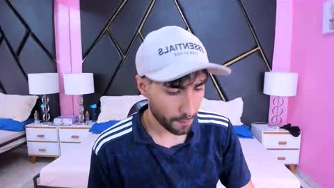 Snapshot of milanzaire chatting on 10-29-25, 02:03 milanzaire online show from 10-29-25, 02:03