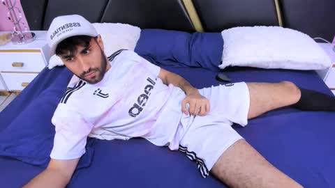 Snapshot of milanzaire chatting on 11-05-25, 02:00 milanzaire online show from 11-05-25, 02:00