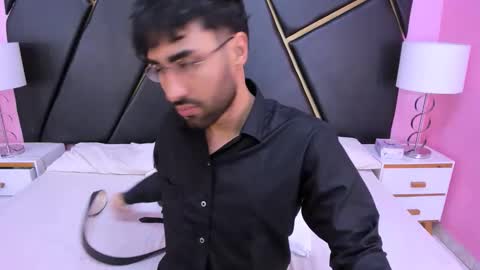 Snapshot of milanzaire chatting on 11-15-25, 09:43 milanzaire online show from 11-15-25, 09:43