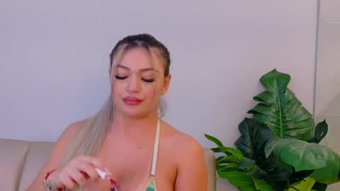 Snapshot of milaowens chatting on 05-11-26, 04:04 Sexy Mila online show from 05-11-26, 04:04