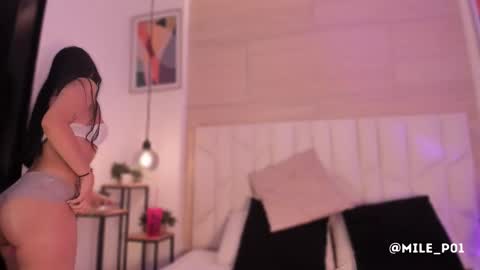 Snapshot of mile_perez chatting on 10-14-25, 11:55 M I L E online show from 10-14-25, 11:55