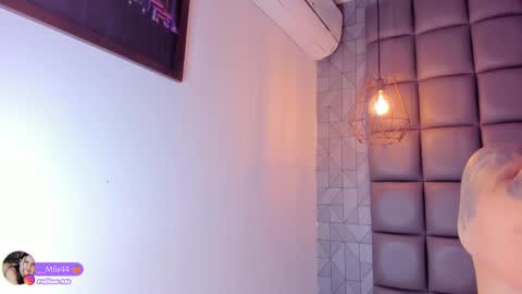 Snapshot of mile_u chatting on 09-30-25, 03:33 Milena online show from 09-30-25, 03:33