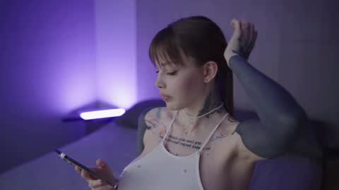 Snapshot of mileeena chatting on 01-23-25, 10:43 M Telegram mamagotachannel online show from 01-23-25, 10:43