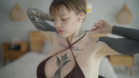 Snapshot of mileeena chatting on 01-28-25, 04:18 M Telegram mamagotachannel online show from 01-28-25, 04:18